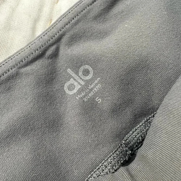 ALO YOGA Moto Leggings in Anthracite Grey - Picture 4 of 6